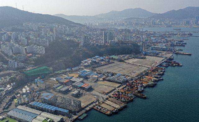 부산 영도구의 대표적인 노후 지역으로 꼽히는 청학동 일대가 도시재생 공모를 통해 탈바꿈을 시도한다. 사진은 영도구 청학동 일대 전경. 부산일보DB