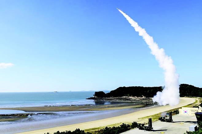 LIG넥스원이 천궁II 요격시험발사를 실시하고 있다.(사진제공=LIG넥스원)