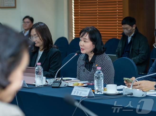 송경희 개인정보보호위원장이 4일 서울 중구 한국프레스센터에서 열린 생성형 AI 분야 개인정보 처리방침 개선을 위한 간담회에서 발언하고 있다. (개보위 제공)