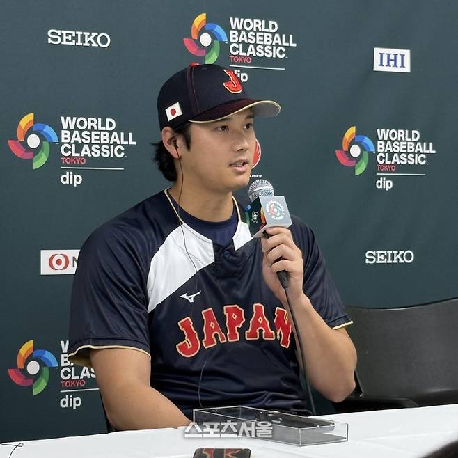 오타니가 인터뷰에 임하고 있다. 도쿄 | 박연준 기자 duswns0628@sportsseoul.com