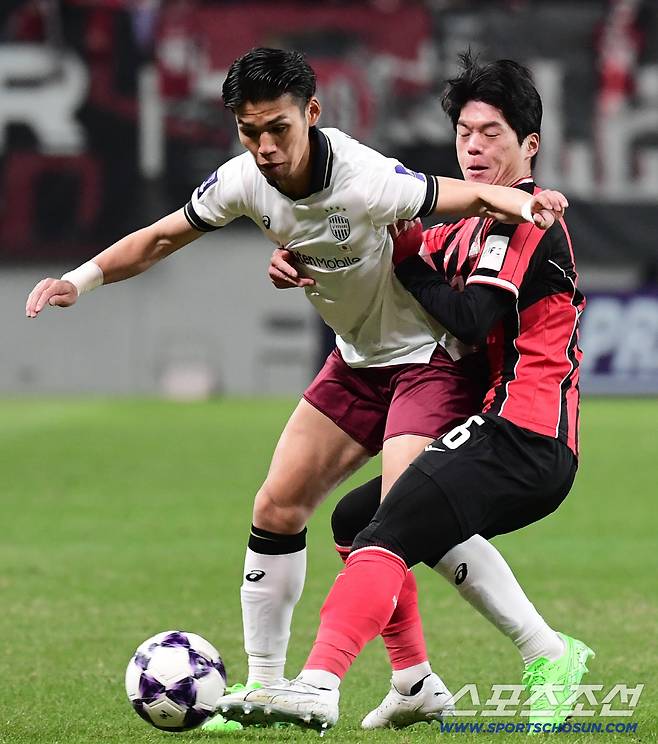 4일 오후 서울월드컵경기장에서 열린 FC서울과 비셀 고베의 아시아챔피언스리그 엘리트(ACLE) 16강 1차전 경기. FC서울 최준이 비셀 고베 돌파를 막아서고 있다. 상암=송정헌 기자songs@sportschosun.com/2026.03.04/