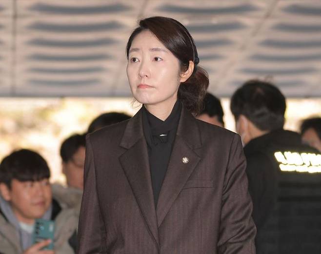 1억 공천헌금' 의혹을 받는 강선우 무소속 의원이 3일 서울 서초구 서울중앙지방법원에서 열린 구속 전 피의자 심문(영장실질심사)에 출석하고 있다. 연합뉴스