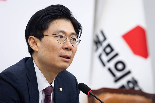 조정훈 국민의힘 인재영입위원장이 4일 서울 여의도 국회에서 인재영입 발표를 하고 있다. 뉴스1