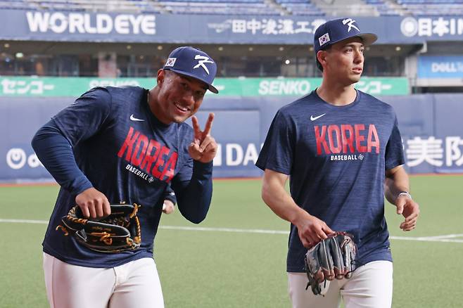 <yonhap photo-4397=""> WBC 훈련 합류한 저마이 존스-셰이 위트컴 (오사카=연합뉴스) 임화영 기자 = 월드베이스볼클래식(WBC) 출전을 앞둔 한국 야구 대표팀 저마이 존스와 셰이 위트컴이 1일 일본 오사카 교세라돔에서 훈련을 하고 있다. 2026.3.1 hwayoung7@yna.co.kr/2026-03-01 14:46:25/ <저작권자 ⓒ 1980~2026 ㈜연합뉴스. 무단 전재 재배포 금지, AI 학습 및 활용 금지></yonhap>