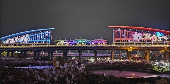 청주 서문교 미디어파사드. [사진=청주시]