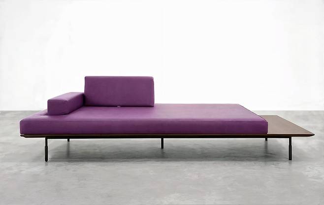 건축가 유현준이 협업한 소파 ‘데이드림’은 침대로 변신 가능하다. [사진 컬처램프]