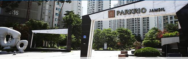 타운보드중앙이 서울 송파구 신천동 잠실 파크리오와 타운보드 설치를 위한 계약을 체결한다. 사진은 잠실 파크리오 단지 전경. 사진 파크리오 홈페이지