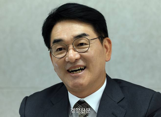 박용진 더불어민주당 전 의원이 지난해 11월4일 서울 종로구의 개인 사무실에서 주간경향과 인터뷰를 하고 있다. 서성일 선임기자