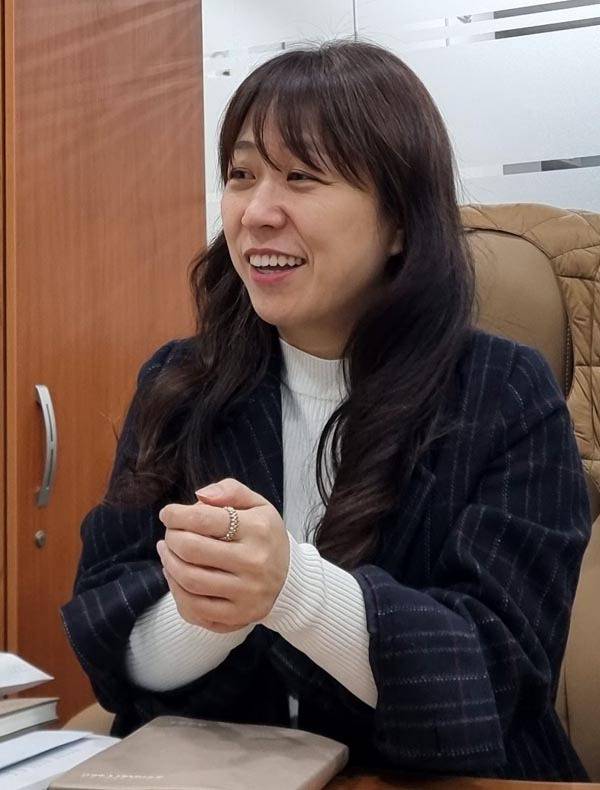 설미정 꿈 공작소 원장이 발달장애인 맞춤 서비스 계획 등을 설명하고 있다.  임동우 기자