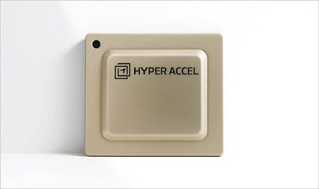 하이퍼엑셀은 LLM 추론에 특화된 AI 반도체 기업이다. 최근 LG전자와 온디바이스 LLM 가속기 협력으로도 주목받고 있다. 사진은 하이퍼엑셀의 LPU ‘베르다(Bertha)’. (하이퍼엑셀 제공)