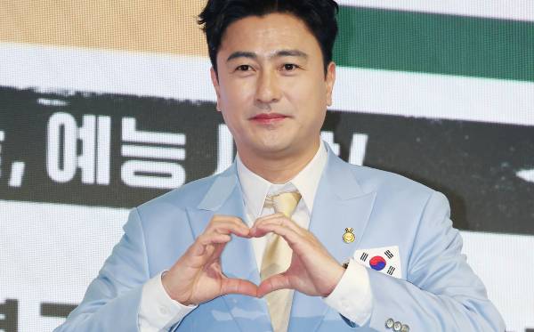 축구선수 출신 안정환이 수익금을 기부하는 피자집 창업 콘텐츠를 게재했다가 갑론을박이 벌어지자 해명했다. 사진은 축구선수 출신 방송인 안정환 모습. /사진=스타뉴스