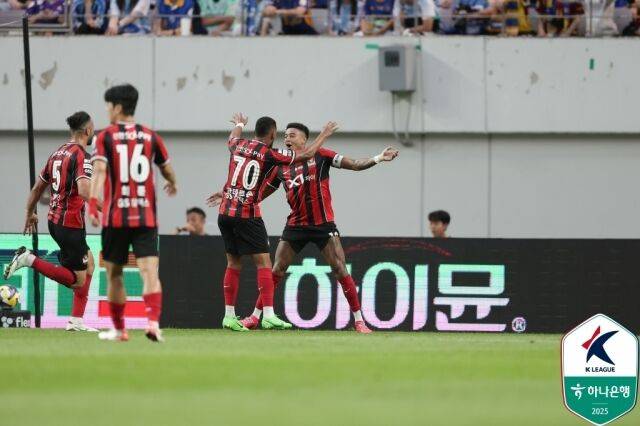 안데르손과 린가드/한국프로축구연맹