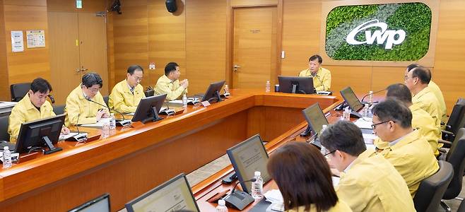 이정복 한국서부발전 사장이 3일 충남 태안 본사에서  ‘중동정세 관련 상황 점검 회의’ 를 주재하고 있다. [한국서부발전 제공]