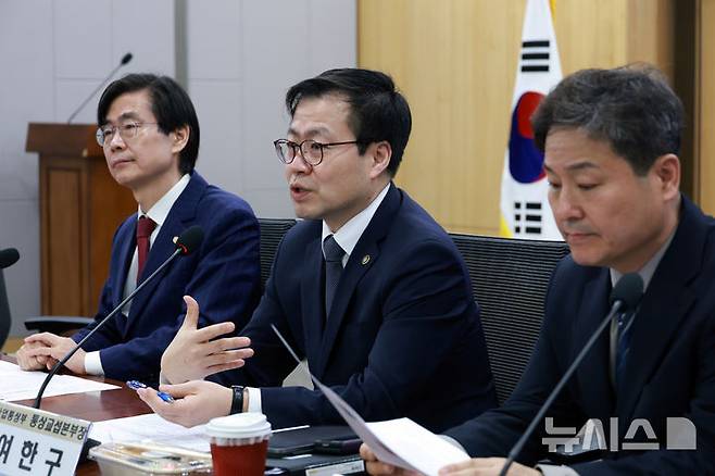 [서울=뉴시스] 고승민 기자 = 여한구 산업통상부 통상교섭본부장이 4일 서울 여의도 국회 의원회관에서 열린 한미의원연맹 초청 간담회에서 인사말을 하고 있다. 2026.03.04. kkssmm99@newsis.com