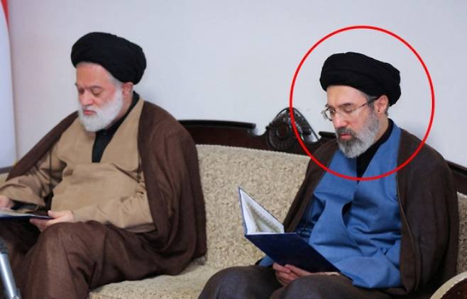 모즈타바 하메네이(오른쪽). 연합뉴스