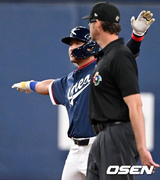 [OSEN=오사카(일본), 손용호 기자] 3일 일본 오사카 교세라돔에서 월드베이스볼클래식(WBC) 공식 연습 경기 한국 야구 대표팀과 오릭스 버팔로스의 경기가 열렸다.우리 대표팀은 연습 경기 2차전을 치른 뒤 5일 일본 도쿄돔에서 체코와 WBC 조별리그 1차전에서 격돌한다.2회초 2사 1,2루에서 한국 안현민이 적시타를 치고 환호하고 있다. 2026.03.03 /spjj@osen.co.kr