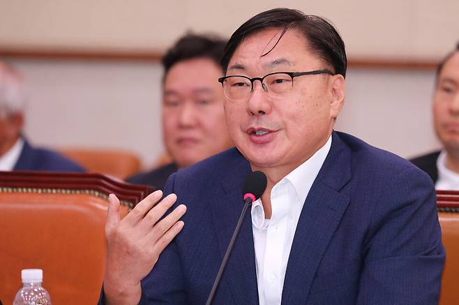 이화영 전 경기도 평화부지사가 지난 2024년 10월2일 국회 법제사법위원회에서 열린 박상용 수원지검 부부장검사에 대한 '탄핵소추 사건 조사' 관련 청문회에서 의원 질의에 답변하고 있다. ⓒ시사저널 박은숙