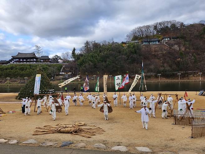 지난 3일 진행된 감내게줄당기기 재현행사 현장 ⓒ밀양시 제공