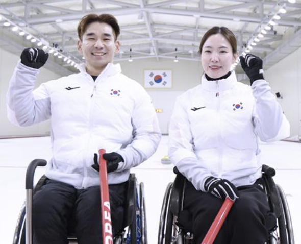 휠체어컬링 믹스더블의 이용석 백혜진