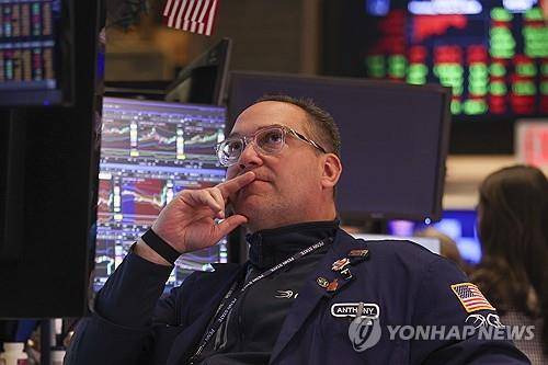 뉴욕 증권거래소의 트레이더 [EPA 연합뉴스 자료사진. 재판매 및 DB 금지]