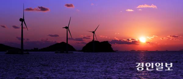 NOL의 대화형 AI 추천 서비스인 ‘AI 노리’는 지난해 12월 말에 출시된 후 한 달만에 누적 이용자 7만명을 기록한 데 이어 지난 2월 말 기준 누적 이용자 14만 명을 돌파했다. 사진은 서해안 인기 관광지인 안산시 누에섬 석양. /경인일보DB