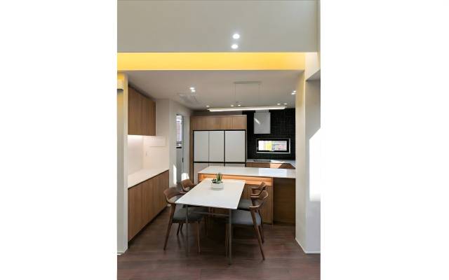 창원 주택 ‘까사예마’ 2층 주방 및 식당.