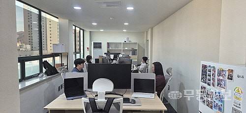 AI기반 음성 보안 기술 전문기업 글로소리 직원들이 글로벌 딥페이스 시장 진출을 목표로 기술개발에 힘쓰고 있다.