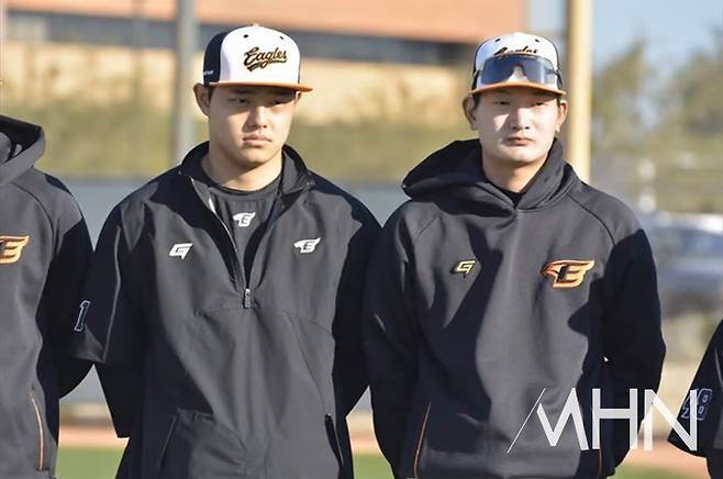 (한국대표팀 선발투수로 기대를 모았던 문동주(왼쪽)도 부상으로 이탈했다)