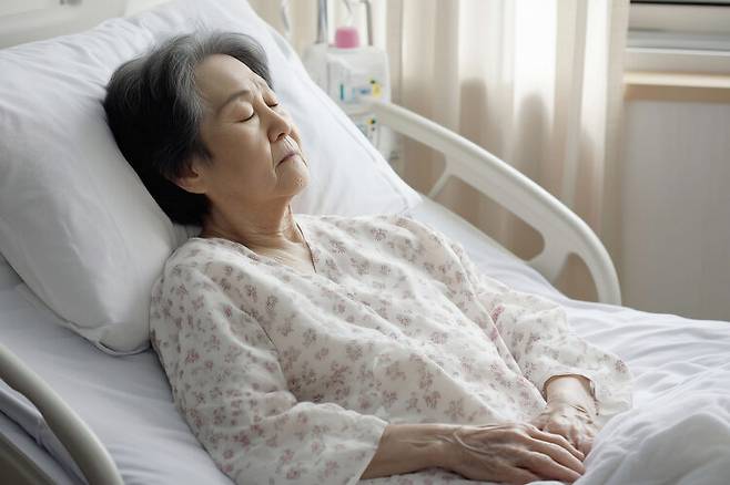 노인 환자는 어느 하나의 특정한 문제만 갖고 있지 않다. 복합 질환자일 가능성이 높기 때문. 그런데, 현대 의학은 너무 세분화되어 있다. 이런 미스매치 문제가 최적의 치료를 어렵게 한다. 사진=클립아트코리아