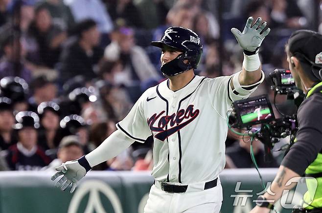 5일 오후 일본 도쿄돔에서 열린 2026 월드베이스볼클래식 C조 1차전 대한민국과 체코의 경기. 대한민국의 5회말 1사 1루 상황때 셰이 위트컴이 투런 홈런을 친 뒤 세리머니하고 있다. 2026.3.5 ⓒ 뉴스1 구윤성 기자