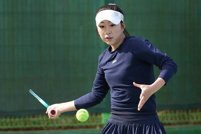 여수오픈 여자단식 톱시드의 장가을이 8강에 올랐다. 사진/김도원