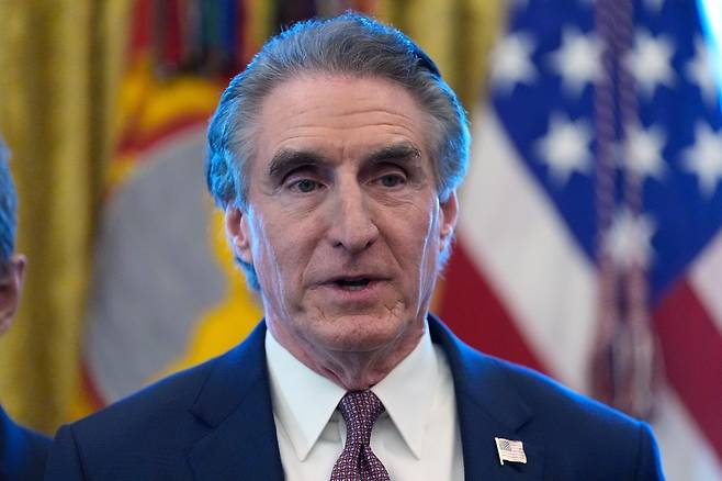 더그 버검 미국 내무장관. AP뉴시스