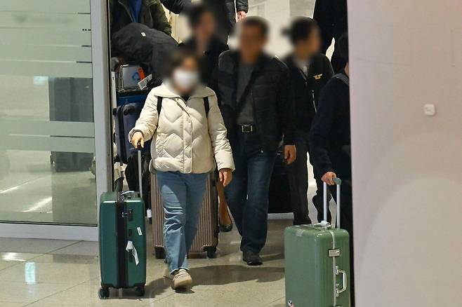 중동 사태 여파로 두바이 공항 운항 차질이 이어지면서 현지에 체류하던 한국인 관광객들이 5일 인천국제공항으로 귀국하고 있다. 2026.03.05. 사진공동취재단.