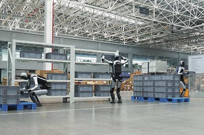 선전의 휴머노이드로봇 제조업체인 유비테크의 산업용 로봇‘워커 S2’는 이미 중국의 자동차 업체 지커와 BYD 등의 공장에 투입됐다. 유비테크 제공