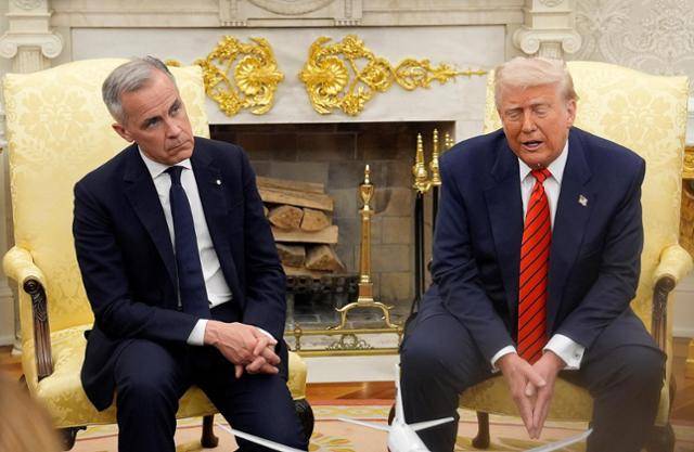 도널드 트럼프(오른쪽) 미국 대통령과 마크 카니 캐나다 총리가 지난해 5월 6일 미국 워싱턴 백악관에서 정상회담을 하고 있다. 워싱턴=AP 연합뉴스