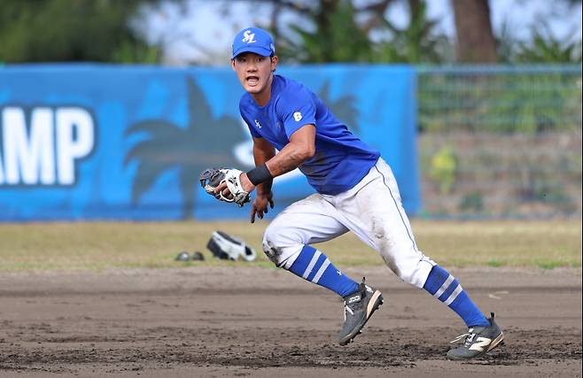 삼성 스프링캠프지에서 수비 훈련 중인 심재훈. 삼성 제공