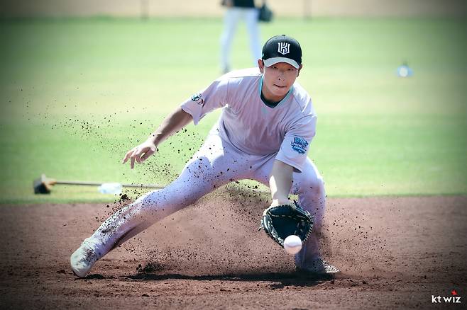 호주 스프링캠프에서 내야 수비 훈련 중인 KT 이강민. KT 제공