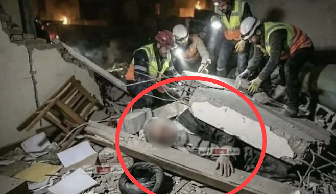 소셜미디어(SNS)에 확산한 이란 최고지도자 아야톨라 세예드 알리 하메네이의 시신 이미지. 이는 인공지능(AI)으로 만든 허위 이미지다. [AFP 팩트체크]