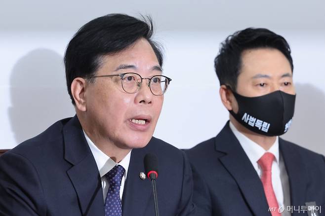 (서울=뉴스1) 신웅수 기자 = 송언석 국민의힘 원내대표가 5일 서울 여의도 국회에서 열린 최고위원회의에서 발언하고 있다. 2026.3.5/뉴스1  Copyright (C) 뉴스1. All rights reserved. 무단 전재 및 재배포,  AI학습 이용 금지. /사진=(서울=뉴스1) 신웅수 기자