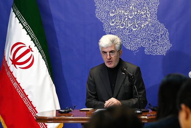 사이드 쿠제치 주한이란대사가 5일 서울 용산구 한남동 주한이란대사관에서 공식 입장을 발표하고 있다. [연합]