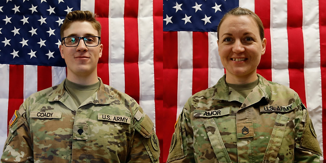 이란의 공격으로 지난 1일 전사한 코디 코크(왼쪽) 대위와 니콜 아모르 중사