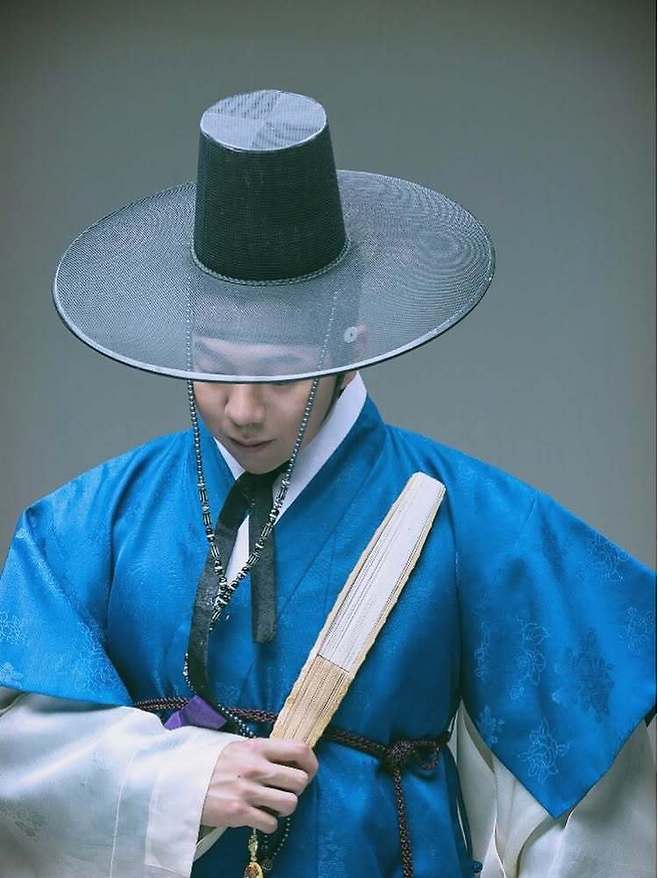 디즈니+ 운명전쟁49 우승자 박수무당 윤대만 소셜미디어