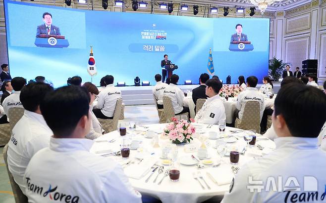 [서울=뉴시스] 고범준 기자 = 이재명 대통령이 5일 청와대 영빈관에서 열린 2026 밀라노·코르티나담페초 동계올림픽 선수단 격려 오찬에서 격려사를 하고 있다. 2026.03.05. photo@newsis.com