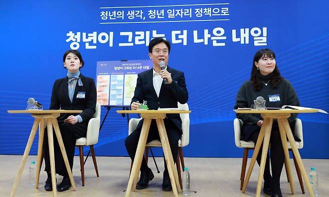 [서울=뉴시스] 김영훈 고용노동부 장관이 5일 서울 중구 서울지방고용노동청에서 열린 '청년 일자리 정책 타운홀미팅'에 참석해 발언하고 있다. (사진=고용노동부 제공) 2026.03.05. photo@newsis.com *재판매 및 DB 금지