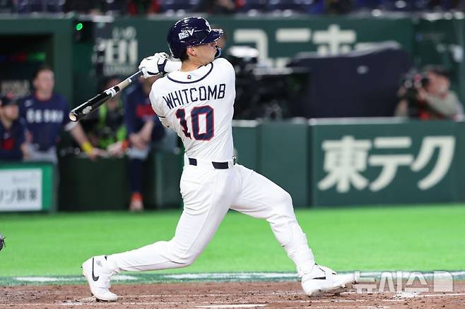 [도쿄=뉴시스] 권창회 기자 = 5일 일본 도쿄돔에서 열린 2026 WBC 조별리그 C조 1차전 한국과 체코와의 경기, 3회말 1사 한국 셰이 위트컴이 솔로홈런을 치고 있다. 2026.03.05. kch0523@newsis.com