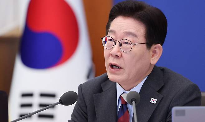 이재명 대통령이 5일 청와대에서 열린 임시 국무회의에서 발언하고 있다. 뉴시스