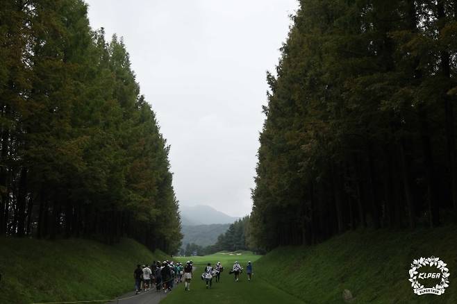 KLPGA투어 메이저대회 하이트진로 챔피언십이 개최되는 경기 여주시 블루헤런GC 6번홀 티잉 구역. 블루헤런GC는 난도가 높기로 유명하다. KLPGA 제공.