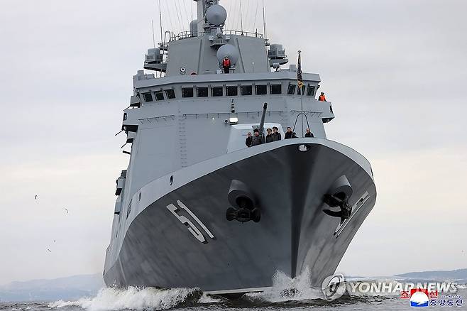 김정은, 최현호서 미사일 시험발사 참관 (평양 조선중앙통신=연합뉴스) 김정은 북한 국무위원장이 지난 3-4일 남포조선소에 있는 구축함 '최현호'에 올라 "해병들의 함운용훈련실태와 함의 성능 및 작전수행능력평가 시험공정을 료해(파악)"했다고 조선중앙통신이 5일 보도했다. 2026.3.5 
    [국내에서만 사용가능. 재배포 금지. For Use Only in the Republic of Korea. No Redistribution] nkphoto@yna.co.kr