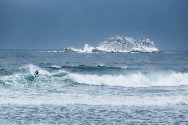 겨울 양양 파도 [김울프 작가 제공]
