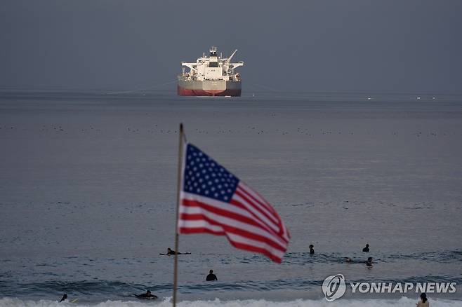 미국 해역의 유조선  [AP=연합뉴스. 자료사진. 재판매 및 DB 금지]
